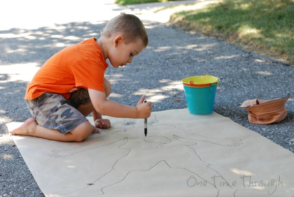 Outdoor Drawing summer play idea
